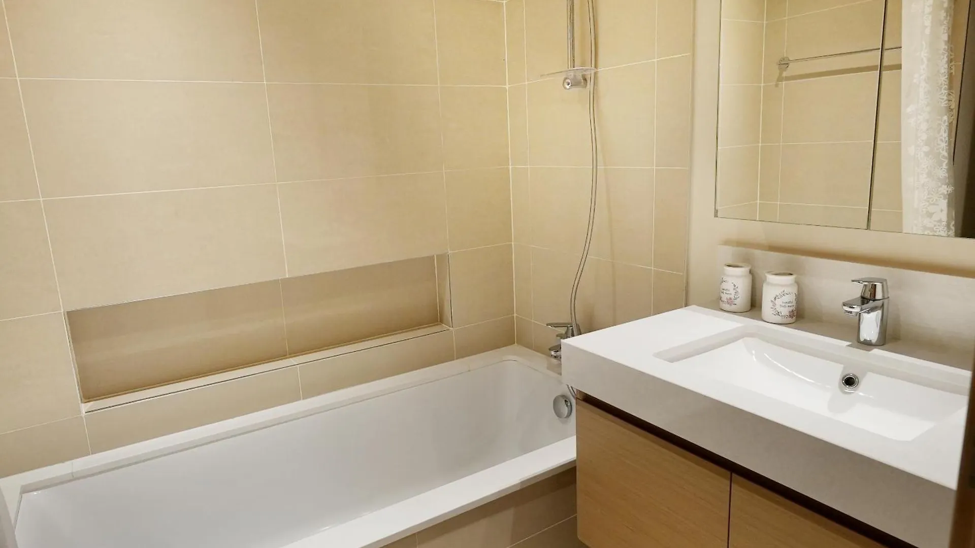 Brown Stone Holiday Homes Creek Dubaj Apartament
